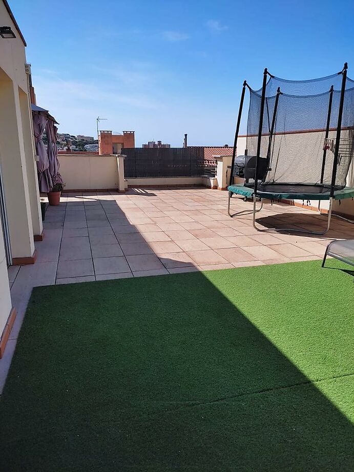 EXCELENTE ÁTICO CON ENORME TERRAZA