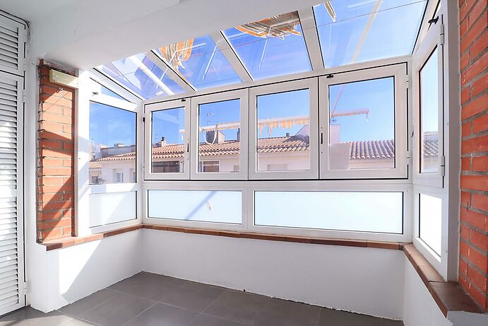 Soleado, apartamento con terraza. PRODUCTO APAIALIA