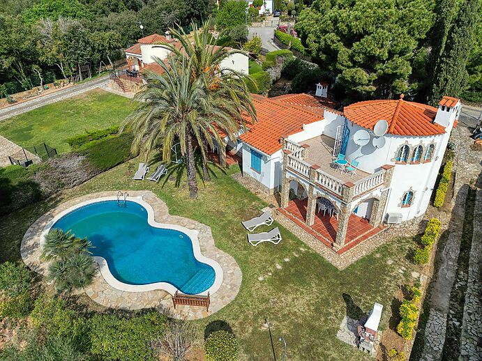 Bonita casa de estilo Mediterraneo con climatizacion