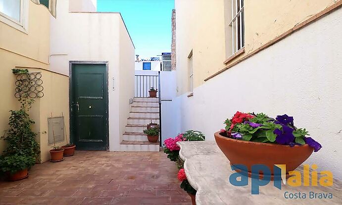 Descubre el encanto y la tranquilidad de la Costa Brava en nuestra hermosa casa de pueblo en San Feliu de Guíxols.