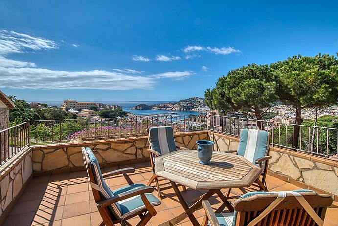 Oportunidad de Oro! Casa de piedra con vista al mar y la montaña