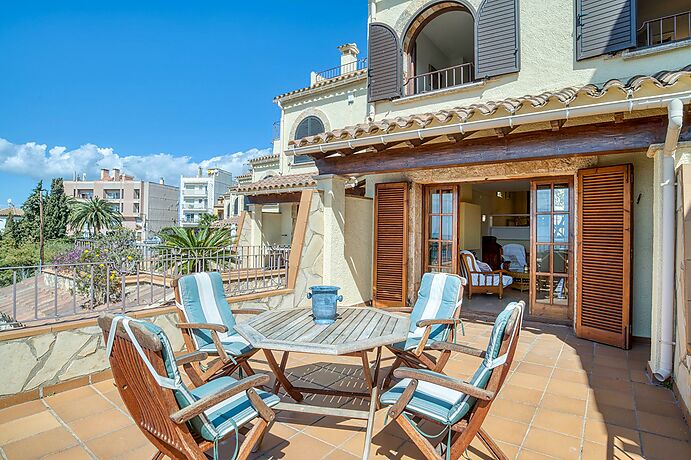 Oportunidad de Oro! Casa de piedra con vista al mar y la montaña