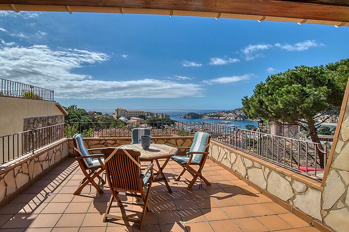 Oportunidad de Oro! Casa de piedra con vista al mar y la montaña